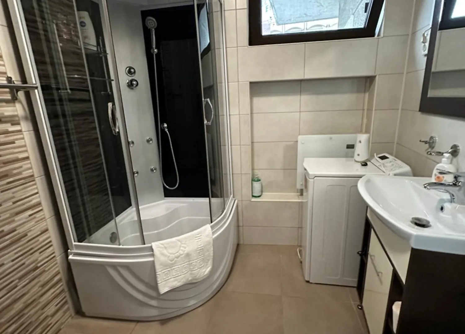 Daire Romanian House Studio Bükreş